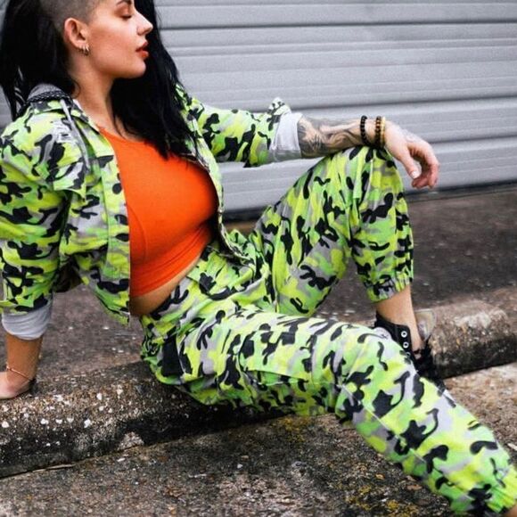 Celestial Bodiez NWT Cargo Cult Jacket in Hidden in Neon Camo Print Size Large - Picture 4 of 7